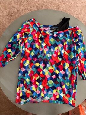 Attitudes by Renee Multicolor Geometric Cube Print Top with Black Trim